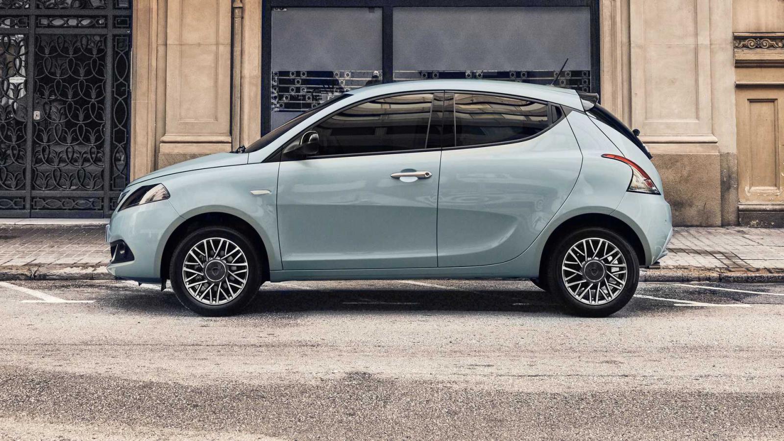 Αναβαθμισμένη και με νέο χρώμα η Lancia Ypsilon